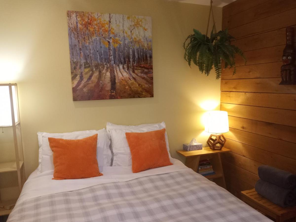 Forest Sweet Retreat Hot Tub & Wood Fired Sauna Ucluelet Exterior photo