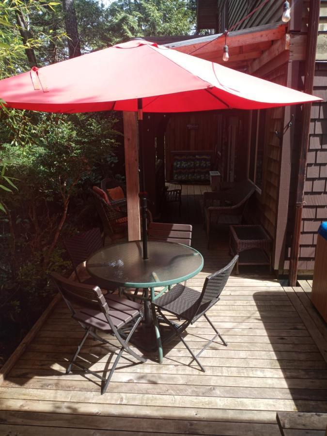 Forest Sweet Retreat Hot Tub & Wood Fired Sauna Ucluelet Exterior photo